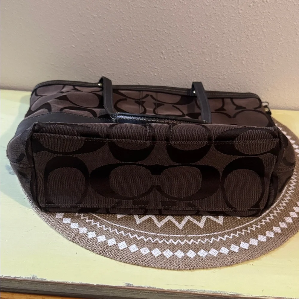 Coach Patterned Tote Bag with zipper - Picture 13 of 17